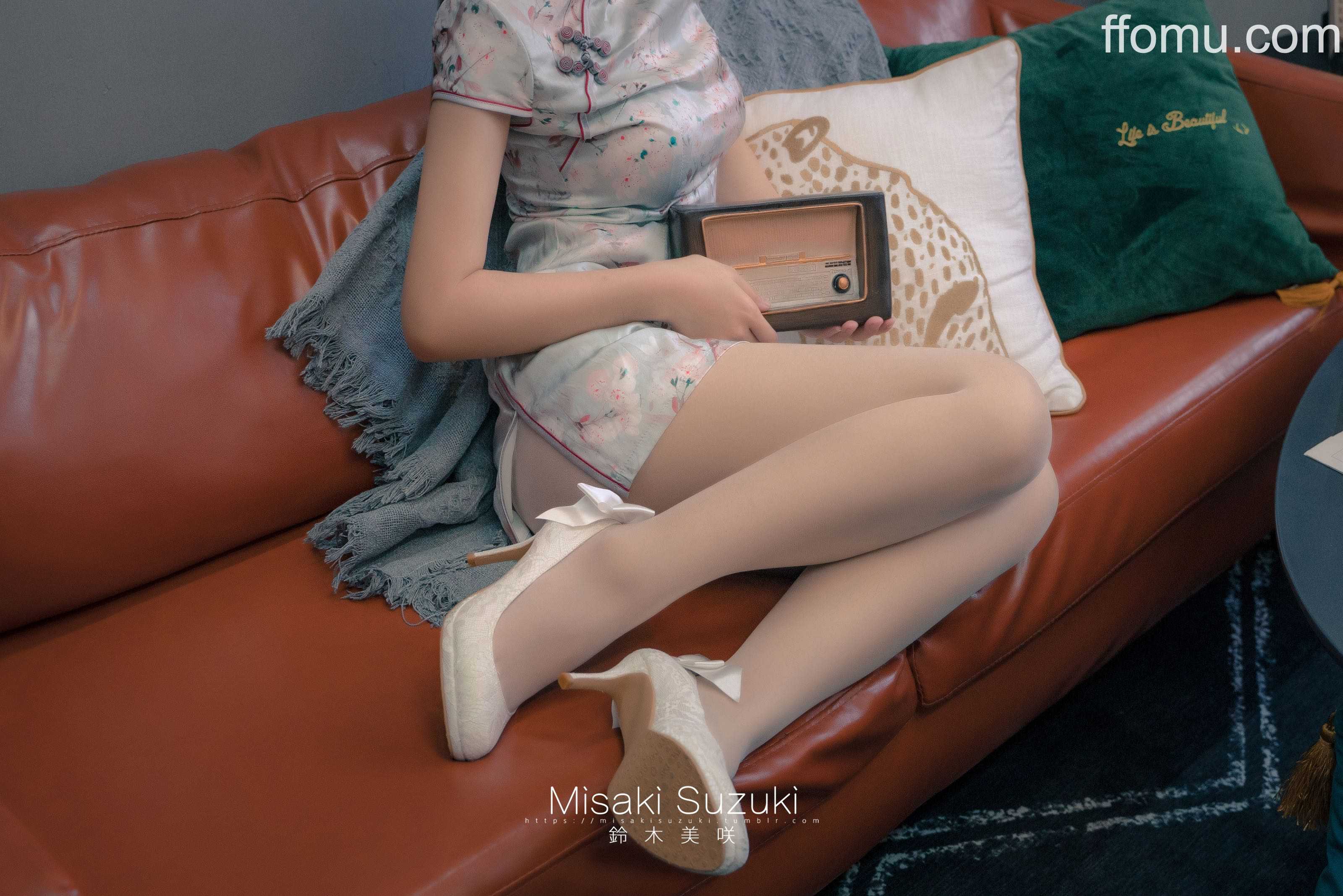 铃木美咲 (Misaki Suzuki) – Cheongsam “50 photos and 2 videos”