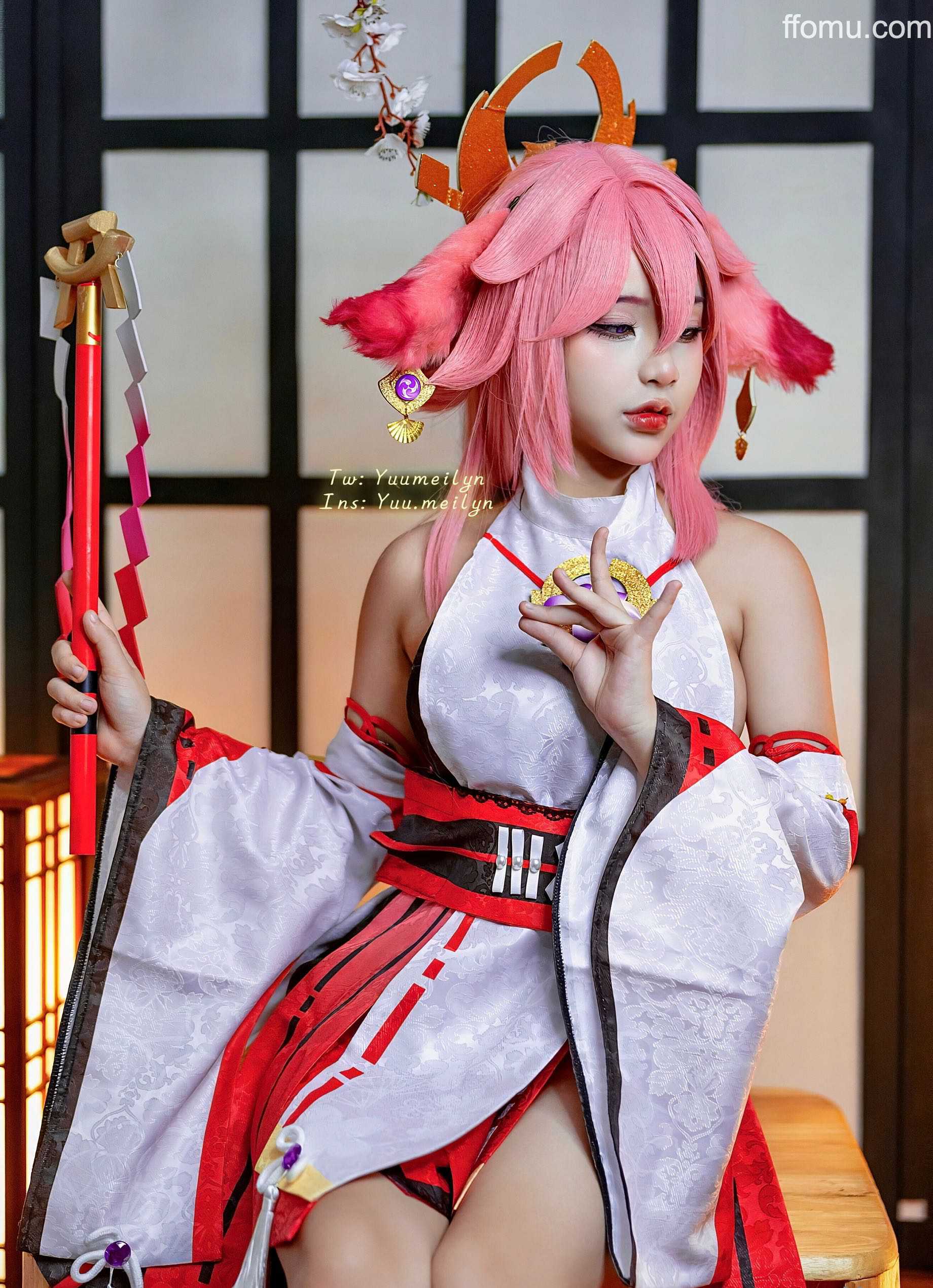 Meiilyn (yuumeilyn) cosplay Yae Miko – Genshin Impact