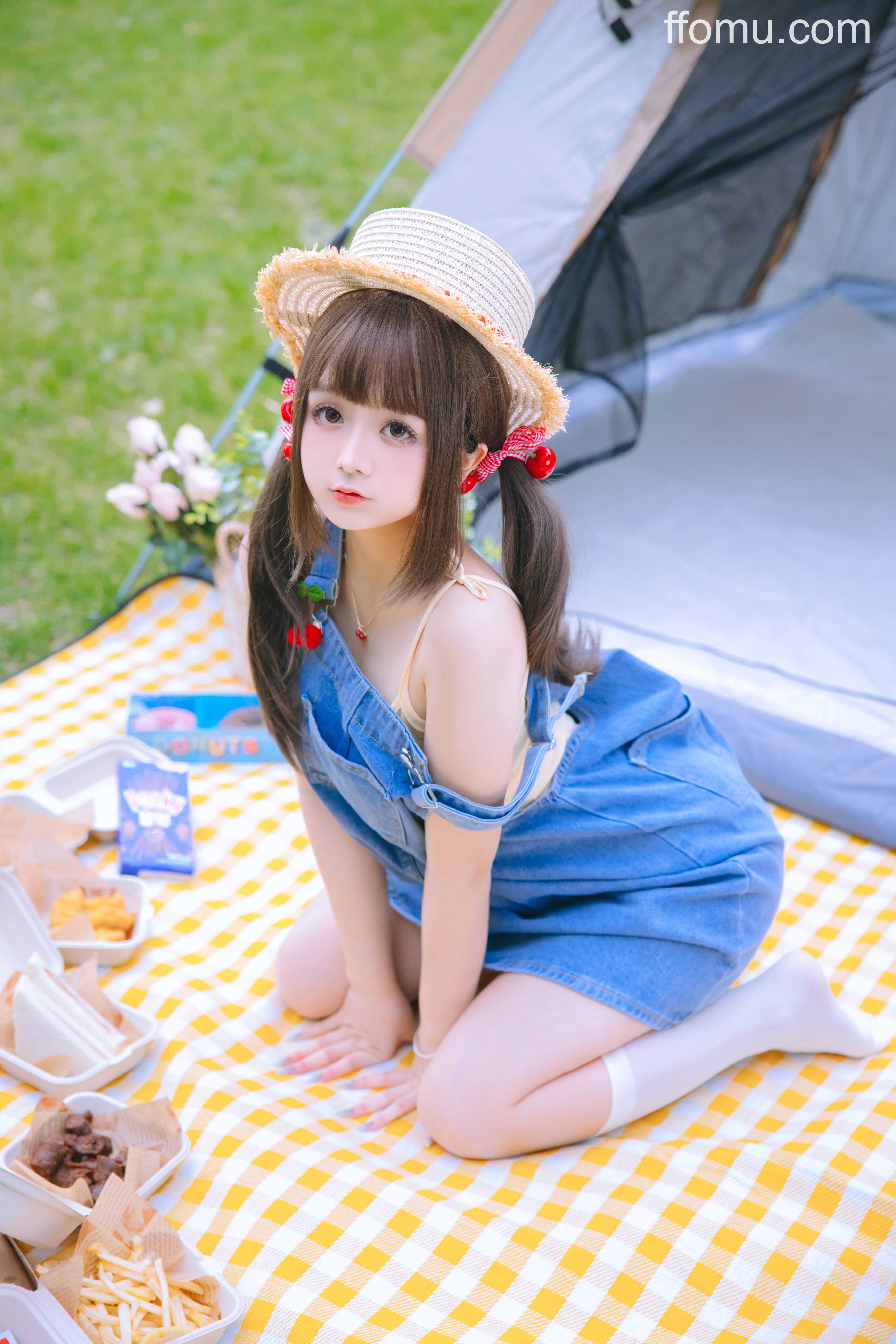 Rinaijiao-(日奈娇) – Picnic Day “190 photos and 10 gifs”