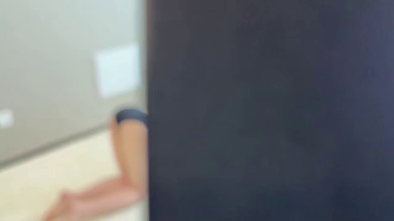 大奶美女 身材超棒 正在做运动看着太诱惑 控制不住 被大鸡吧无套输出 射了满满一奶子