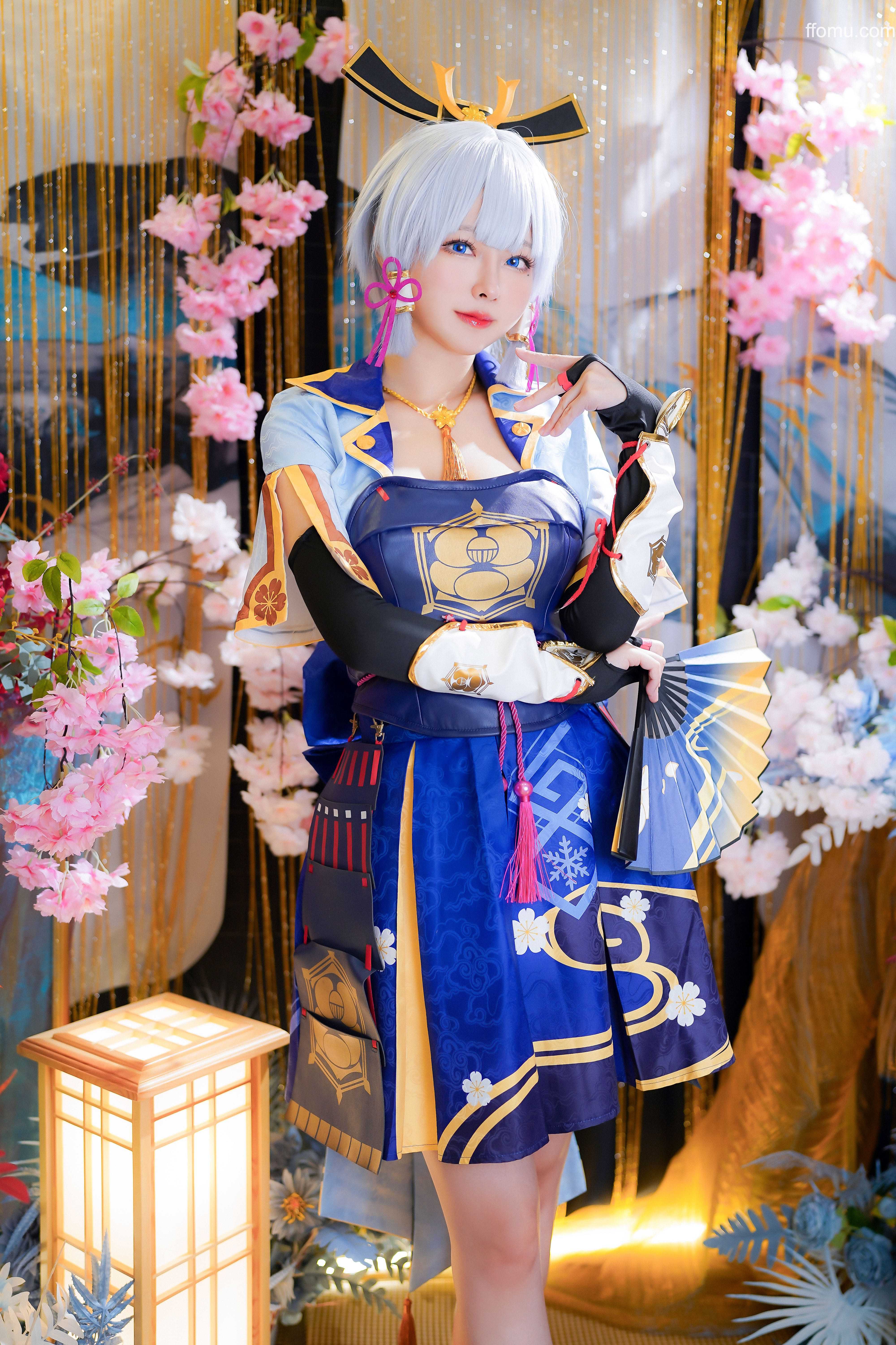 Arty Huang (Arty亚缇) cosplay Ayaka Kamisato – Genshin Impact