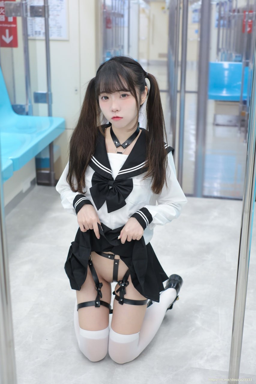 可可小白兔 電車上の女高中生