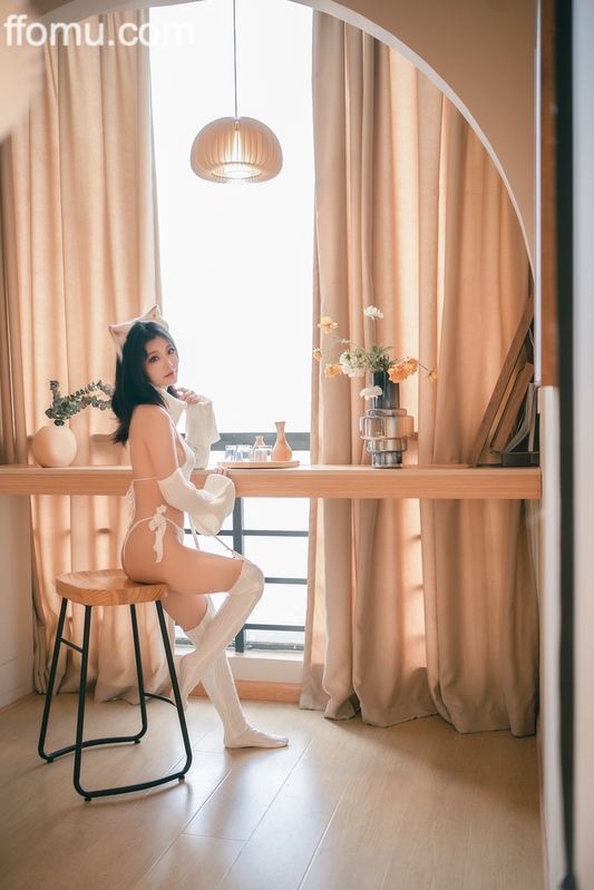 桃良阿宅 (taoliangazhai) – White Sweater “65 photos”