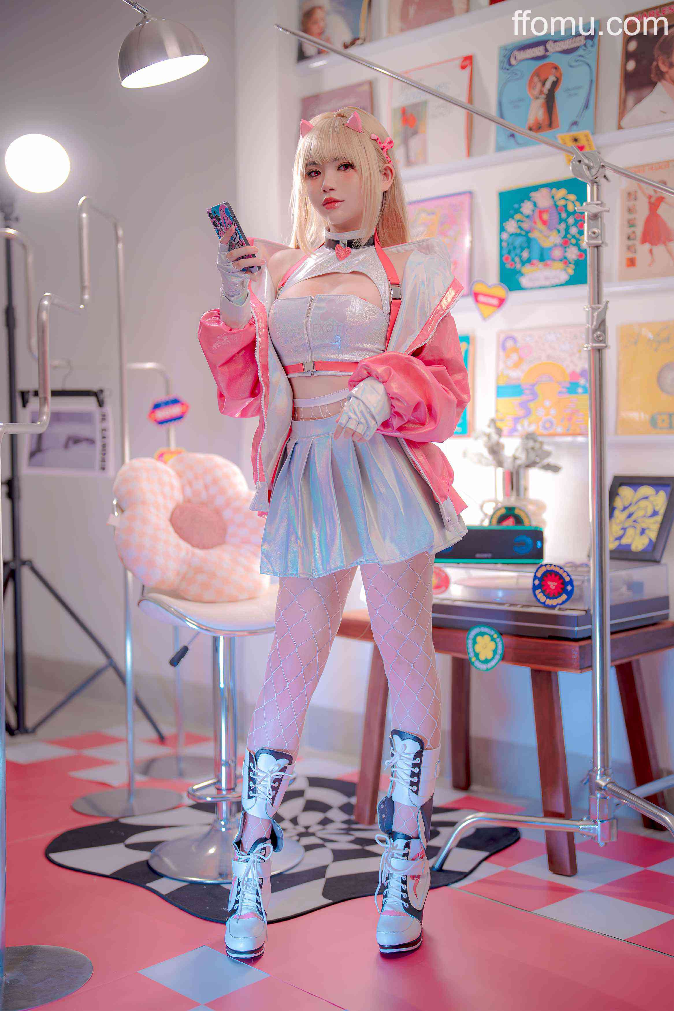 ZinieQ (ジニCosplayer) cosplay Viper – NIKKE “37 photos and 15 videos”