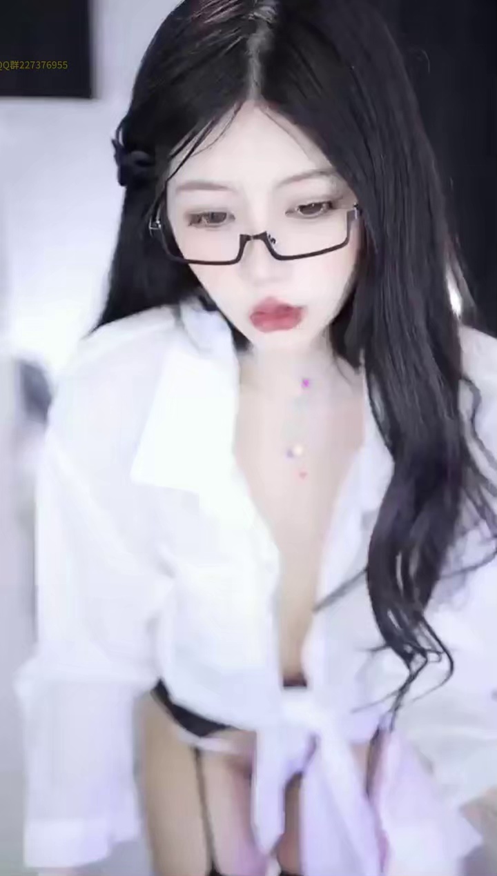 CC极品福利姬美女 朱朱 万元定制三点裸舞视频福利