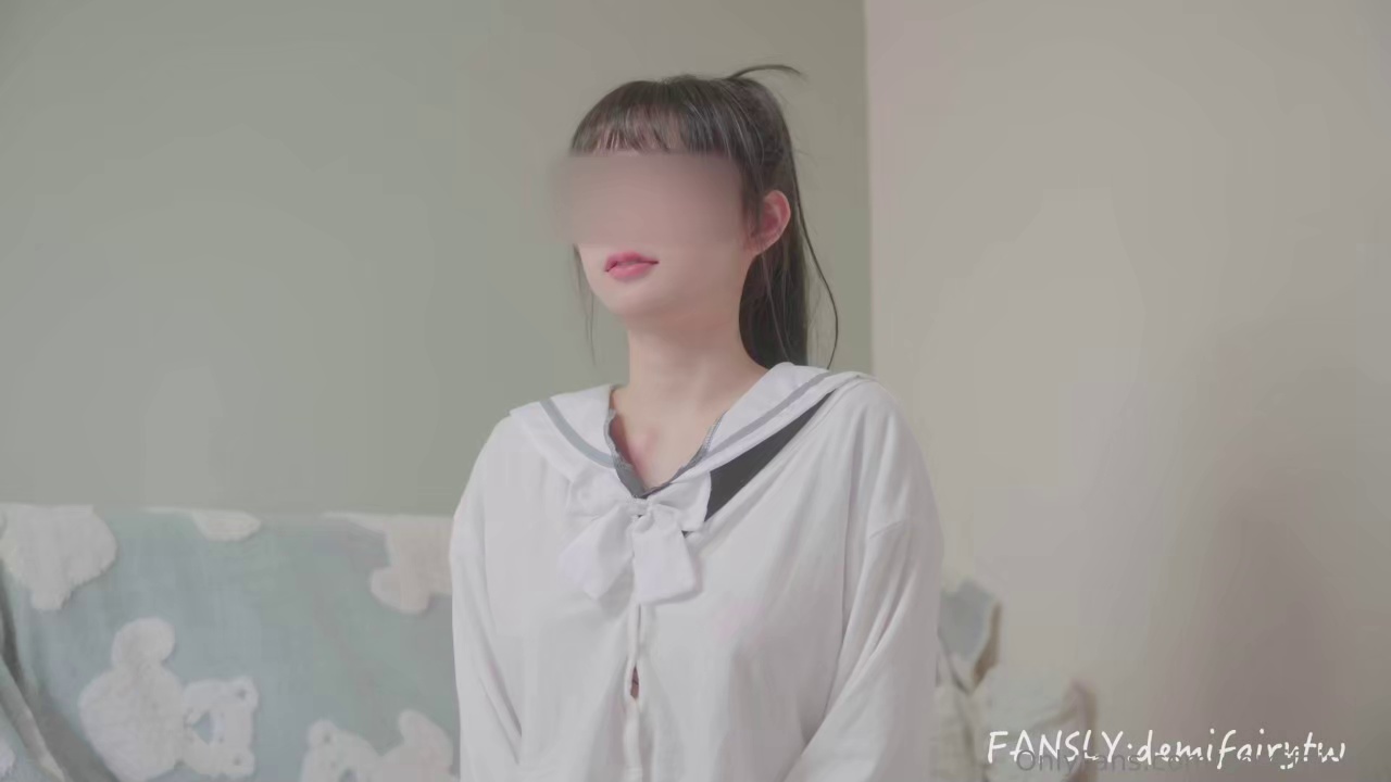 网红嫩妹【蒸包】订阅~情趣镂空网衣学生制服啪啪口爆
