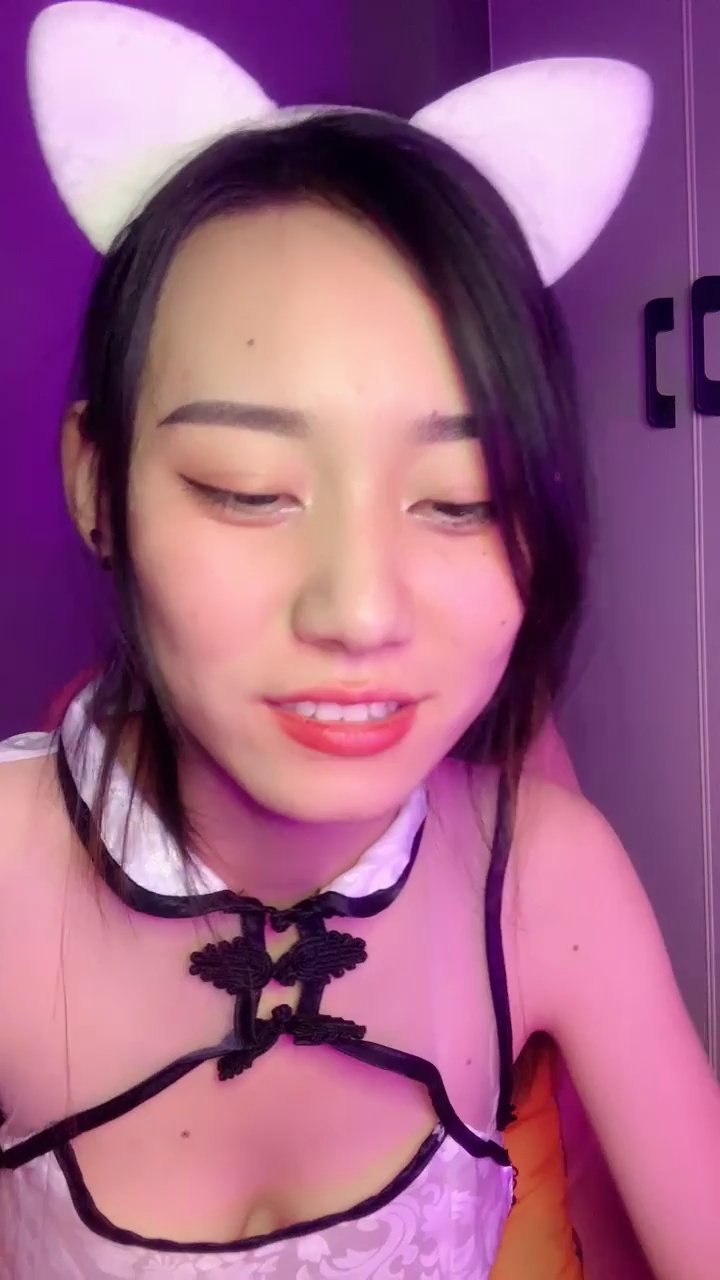 美乳女学生! 骚舞~到=掰穴道具自慰~!
❤️ ❤️
