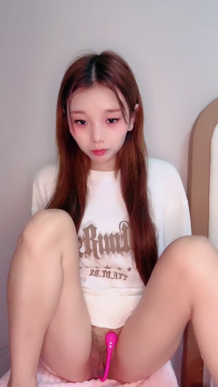 【#丫头可爱】超粉嫩小妹妹!跳蛋塞逼叫哥哥~
❤️ ❤️