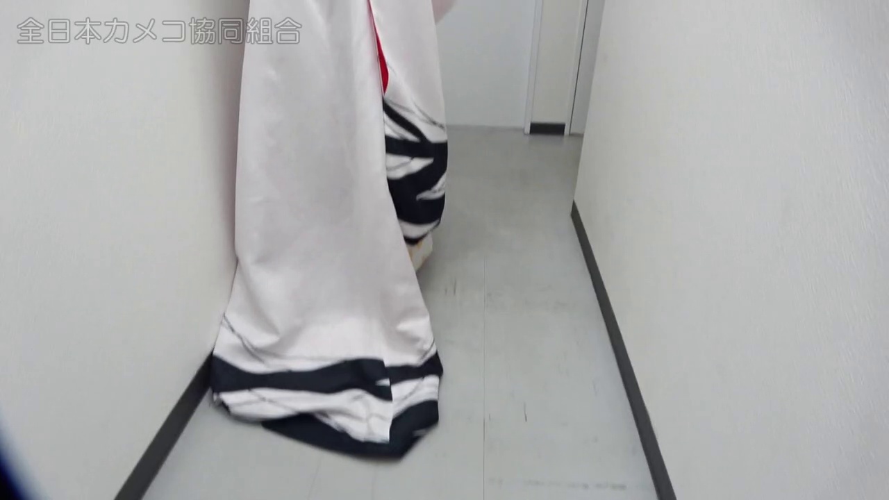 サークル史上最強ガチ高慢タレント気取り美人レイヤー【濃厚Ｄキス唾液交換】【生き恥アヌス舐めまくり】【イキ潮噴射電マ蹂躙】【喉奧イラマ大量ザーメン発射】バカにされたカメコ中年の復讐舐め犬調教