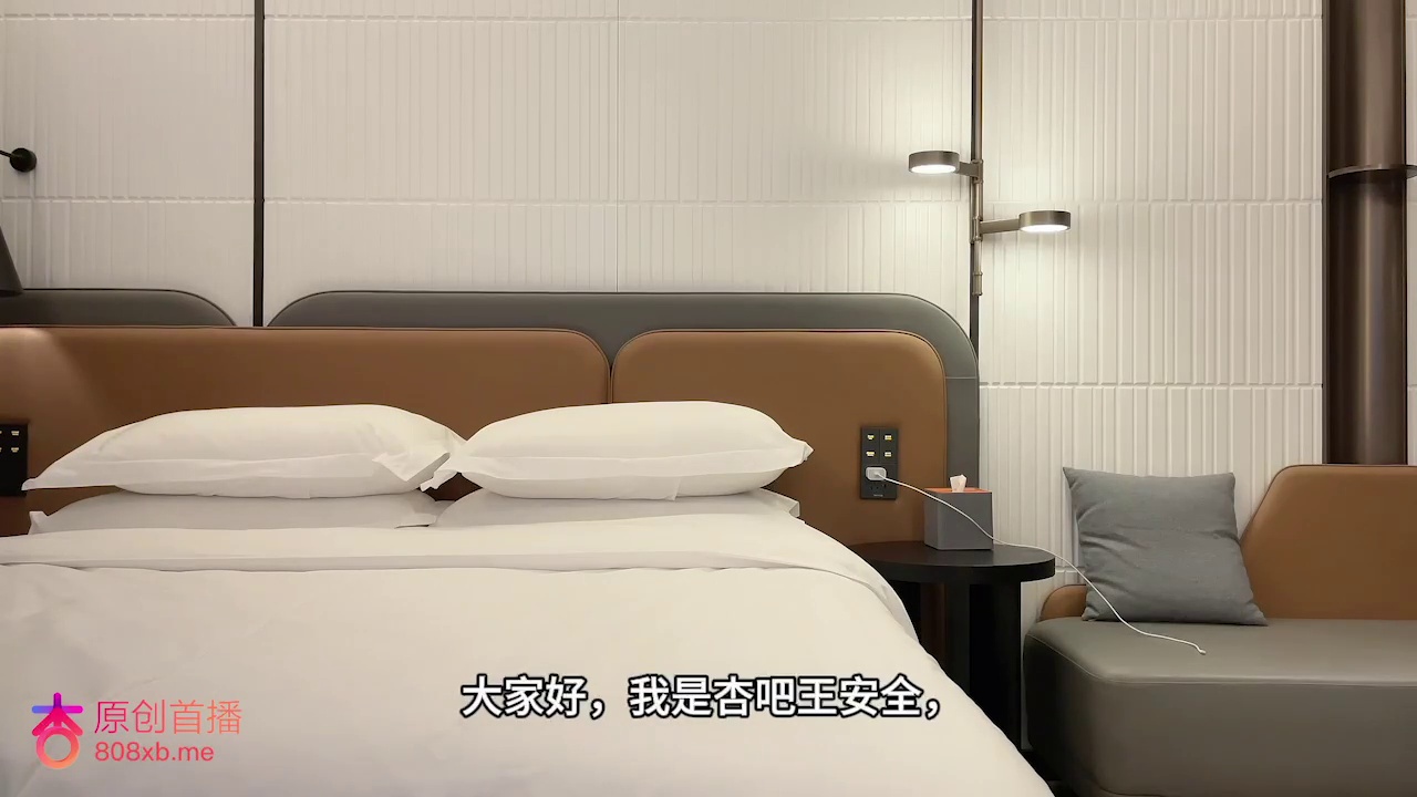 今天约的是个刚下海的妹子，口活生疏下面非常紧，后入屁股都给干红了，最后套子滑掉了无套内射，协商赔了500才走
