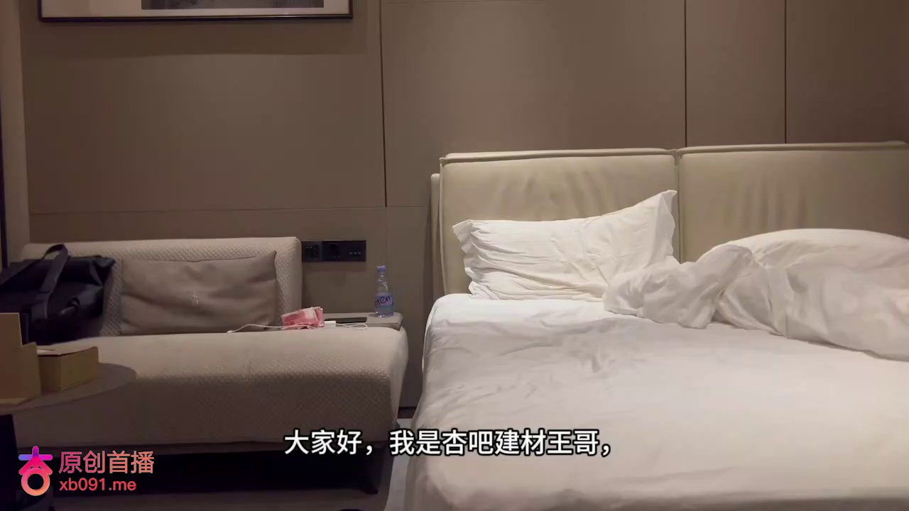 **3000约了一个真实大波的学妹,妹子很警惕想调低灯光,我自然是不同意,各种姿势角度给她操了个遍**