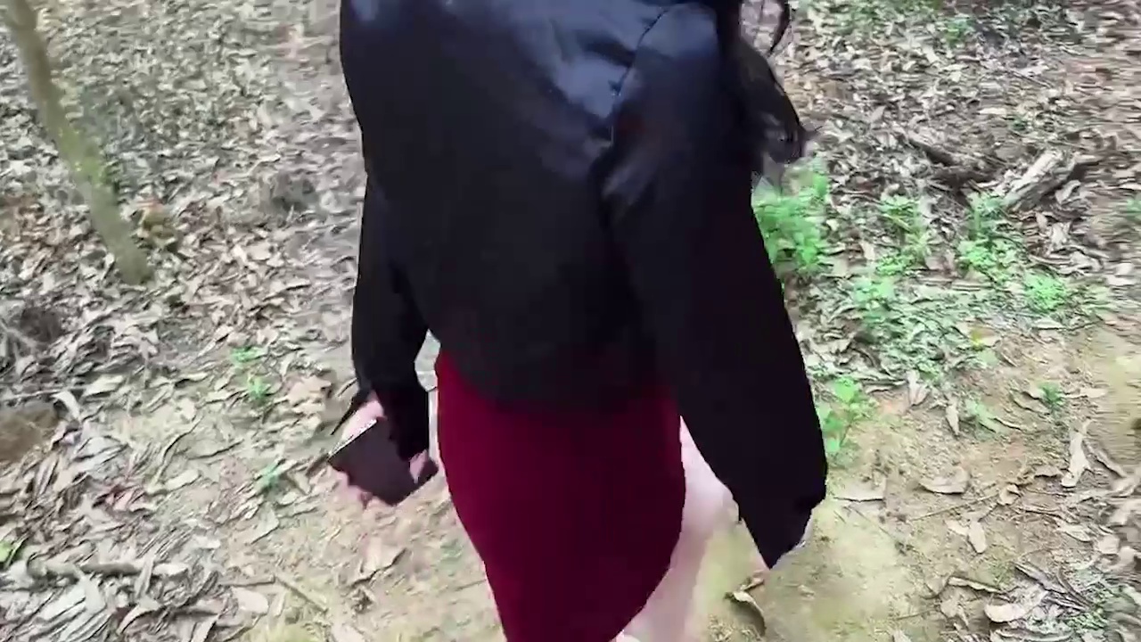 **野外车震高冷女上司 全裸圆润的大屁股索要肉棒 大开车门后入操逼 狠狠的内射溢出精液**