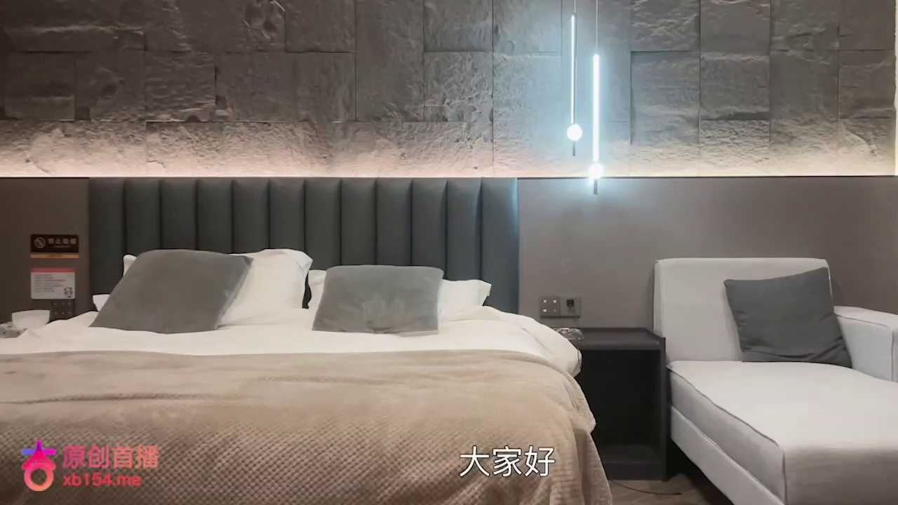 **约炮高冷皮肤超级白嫩的小姐姐,刚下海做兼职,翘臀不仅白且挺拔圆润有型,后入视觉观感极佳,叫起床来诱惑满满**