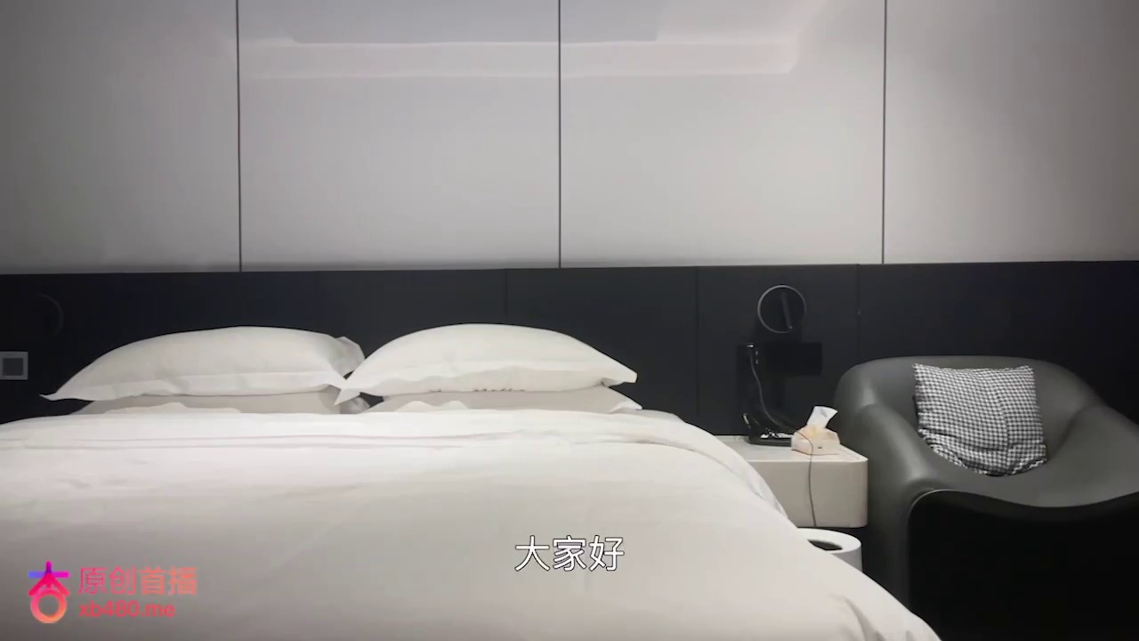 **约炮可爱型妹妹,美乳又挺又翘,女上位的时候还让我不要动,她要自己来,最后给她搞得捂着肚子缓半天,下面也搞破皮了**