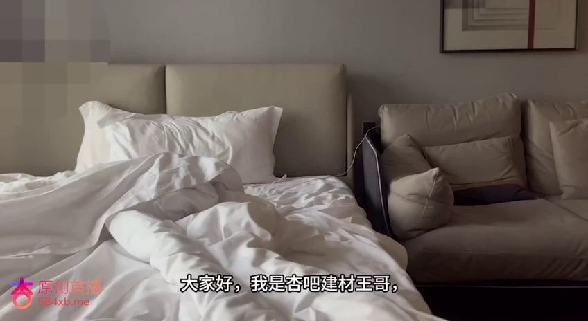 **今天花3000约了个女大生，妹妹身材苗条水多，爱爱十分投入和配合**