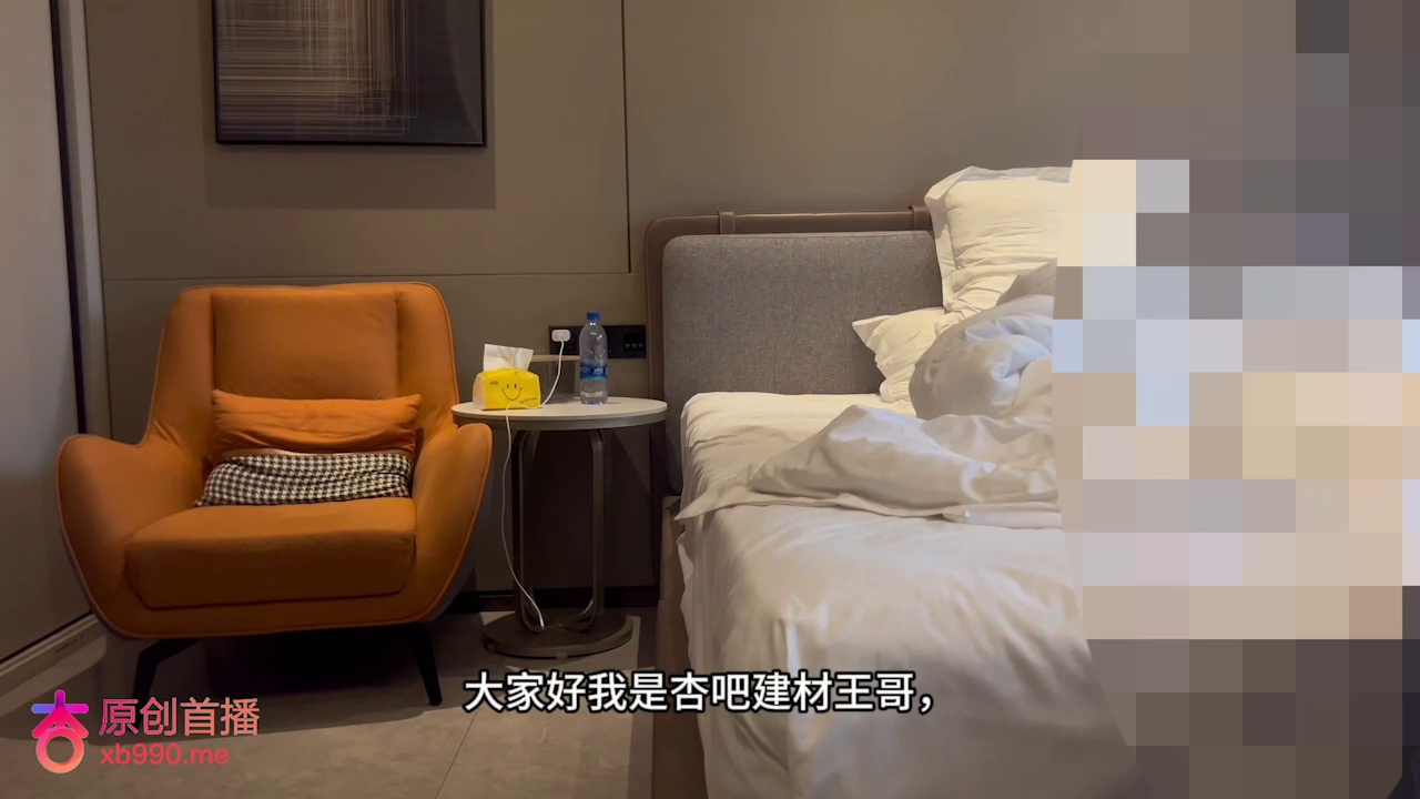 **今天花3000约了个刚下水的大圈妹子,妹子没啥经验各方面都比较配合,就是很害羞一直忍着不叫床**