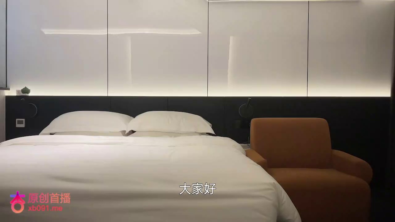 **今天返场的一个妹子,可能是休息完刚开工的原因,刚搞就痛得不行,妹纸只能退钱给我,又换了个清纯小妹,下面特别紧,搞得她直喊想尿**