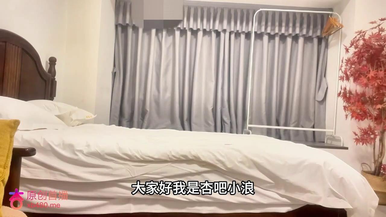 **约了个金发碧眼的俄罗斯小姐姐,搞之前还很害羞在床上没想到那么骚,下面水很多也很紧,每插一次都用尽全力干她**