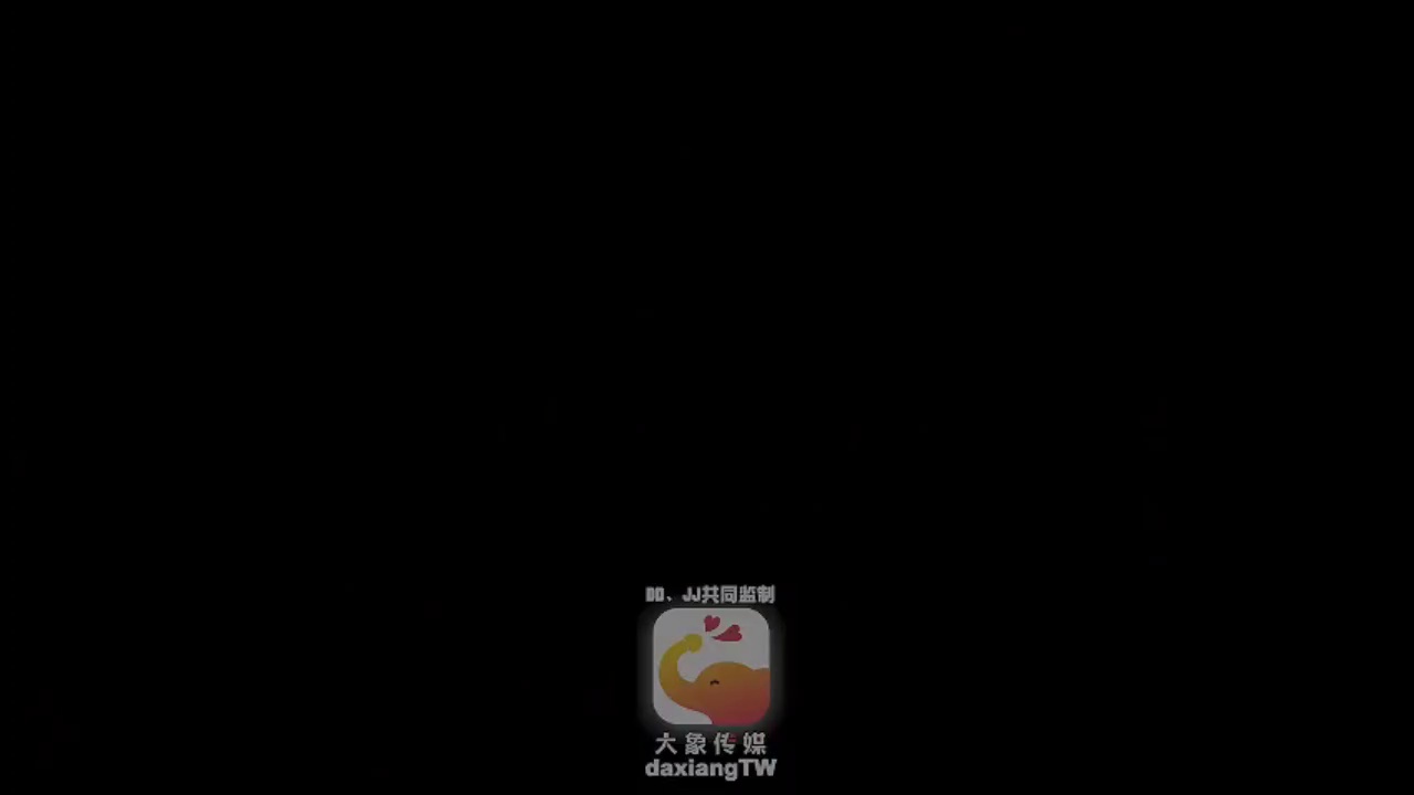 **DA-82 紫色台中街头访问 年轻人喝酒聚集地 遇上失恋巨乳美女初试一夜情**