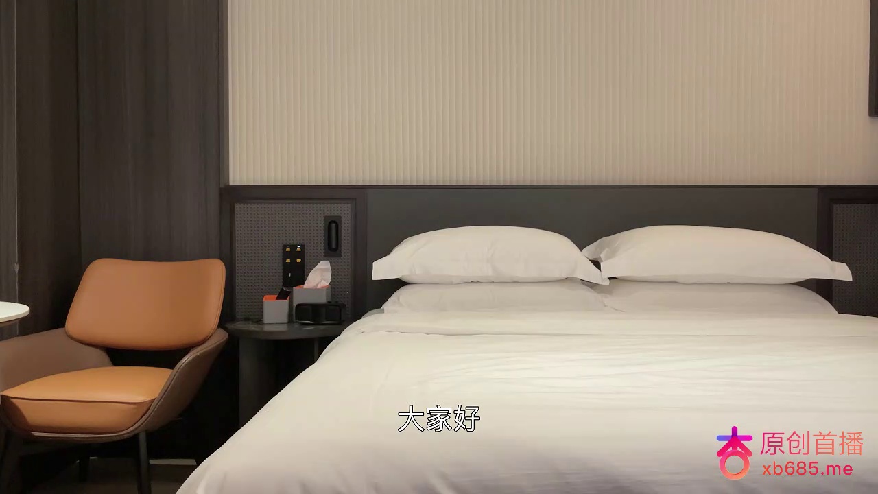 **今天约了一个善谈的小妹子,休息了四五天刚上班就被我约上,超近镜头展现被抽插流出白浆直到流到屁股**
