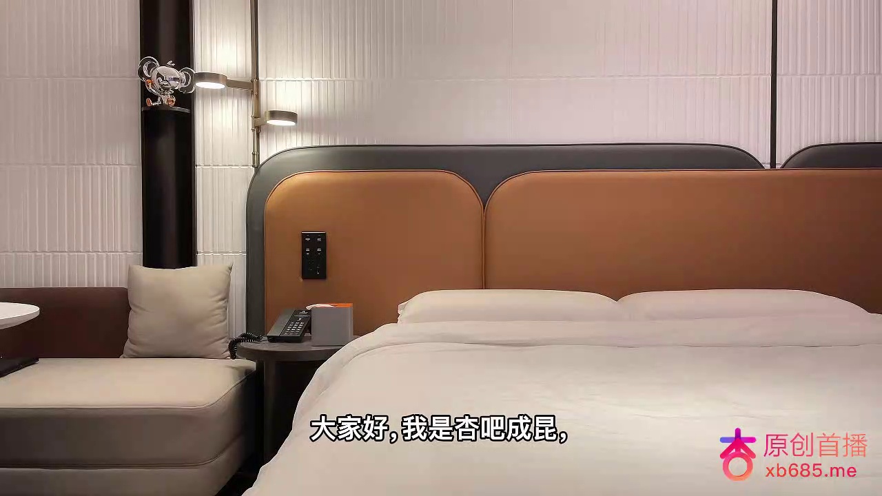 **今天约了一个清纯甜美型的，听话乖巧，屁股翘水多下面紧，馒头一线天，全程大力冲击，偷偷把套子拿了干**
