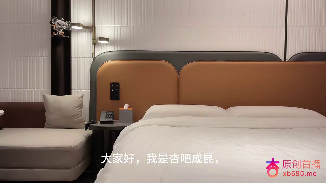 **今天约这个妹子来的时候感觉很眼熟,好像之前干过,清纯小脸,没想到脱了衣服有点微胖,但是下面是真的很紧**