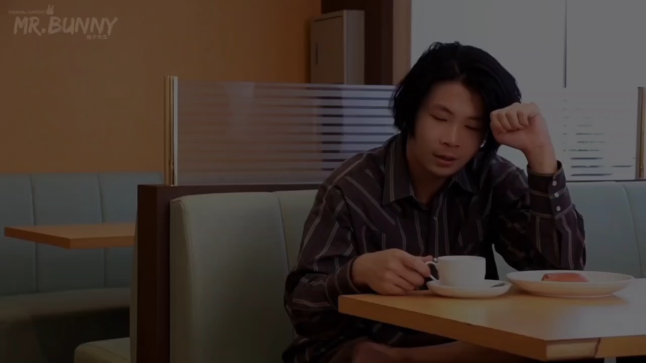 **一名年轻女子在餐厅被性骚扰 跟踪她回家满足欲望又带她去餐厅猥亵**