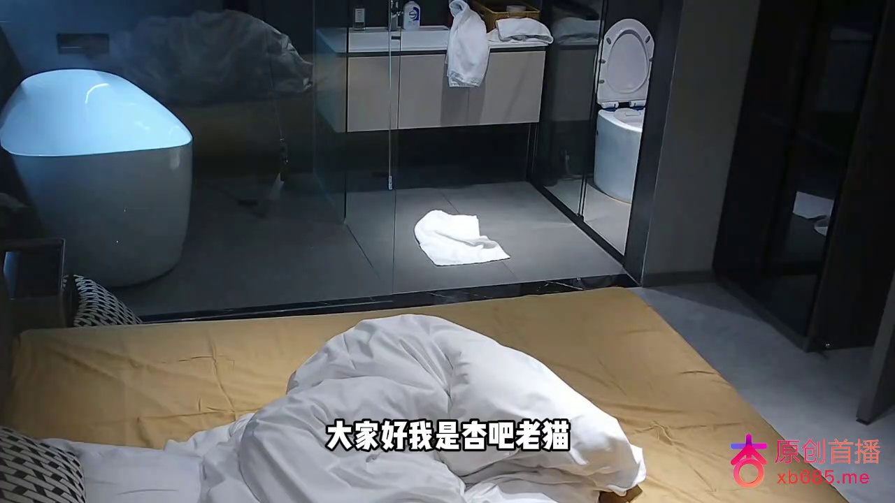 **今天花5000约了一个在职超模,175的身高,胸感觉有E了,但是肚子上没有一点赘肉,大长腿扛起来操太有感觉了**