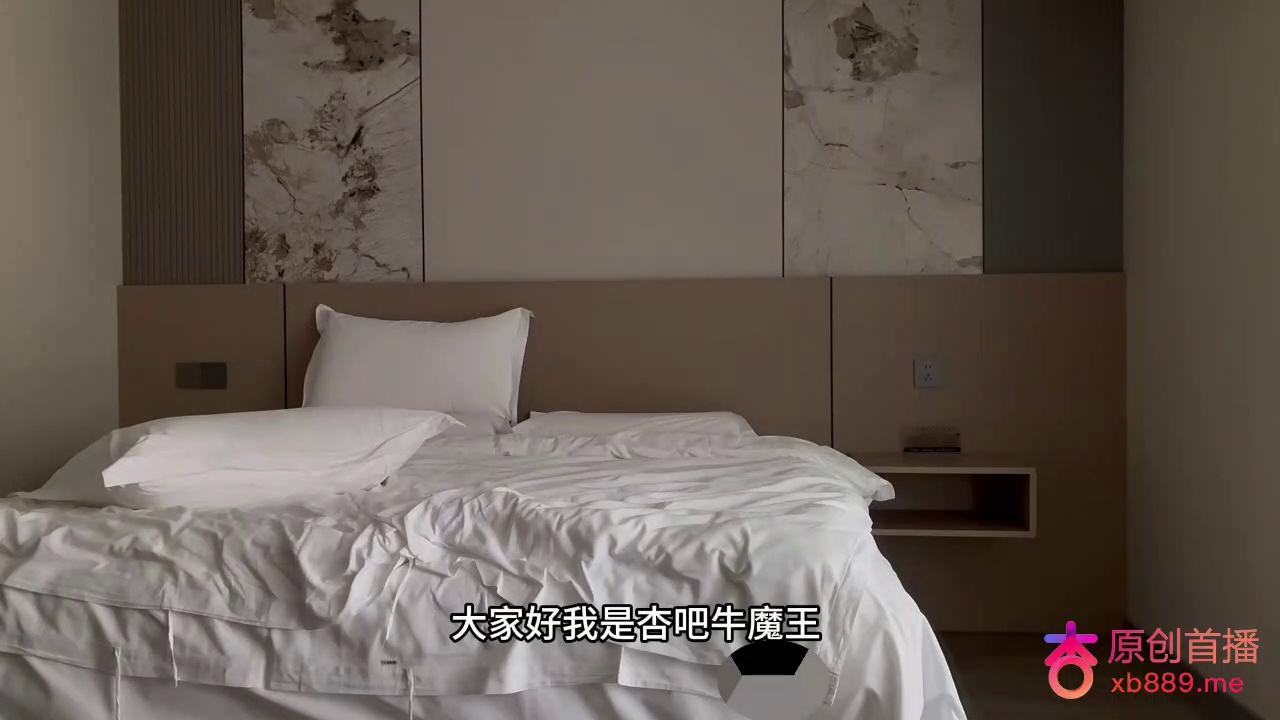 **今天约了个身材非常棒的妹子,奶子圆润有弹性,刚查几下被我操出血,妹子说没事继续,我一听更来劲了套子都被我干破了**
