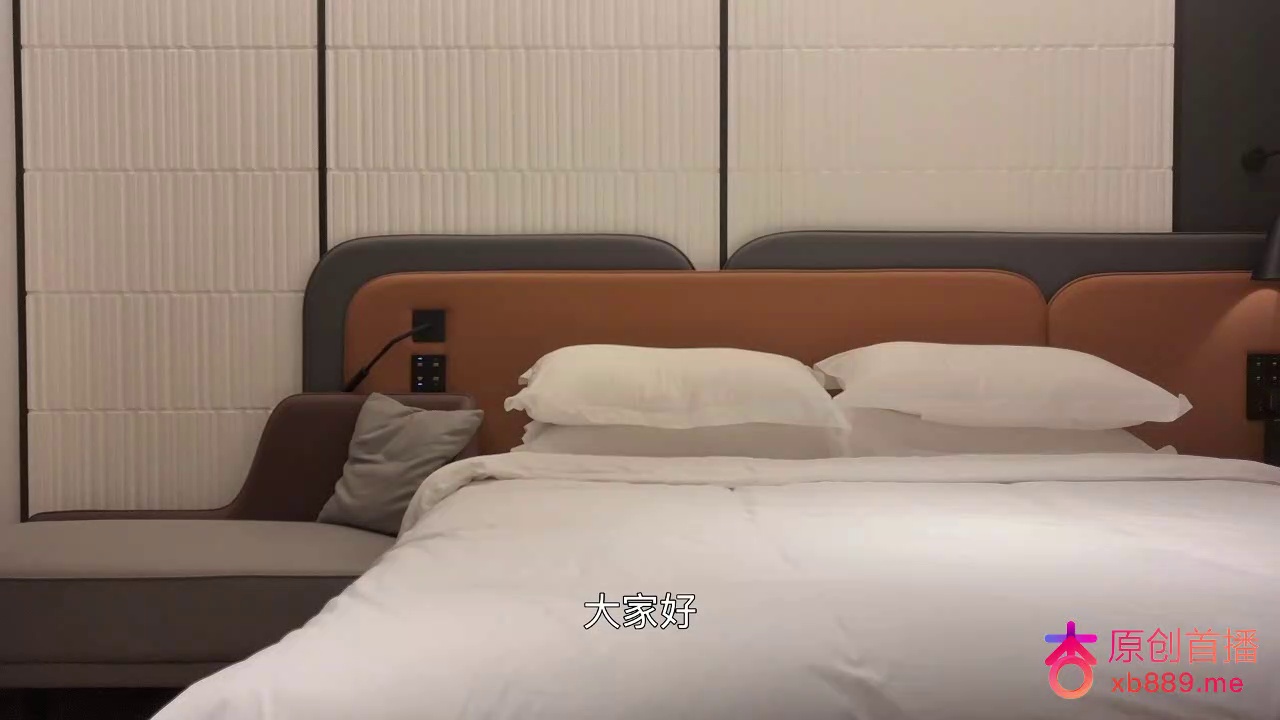 **今天约了个有剃毛习惯的骚御姐,又御又骚,小穴没毛干着还很有感觉,自带加攻速的情趣黑丝套装,各种姿势配合满分**