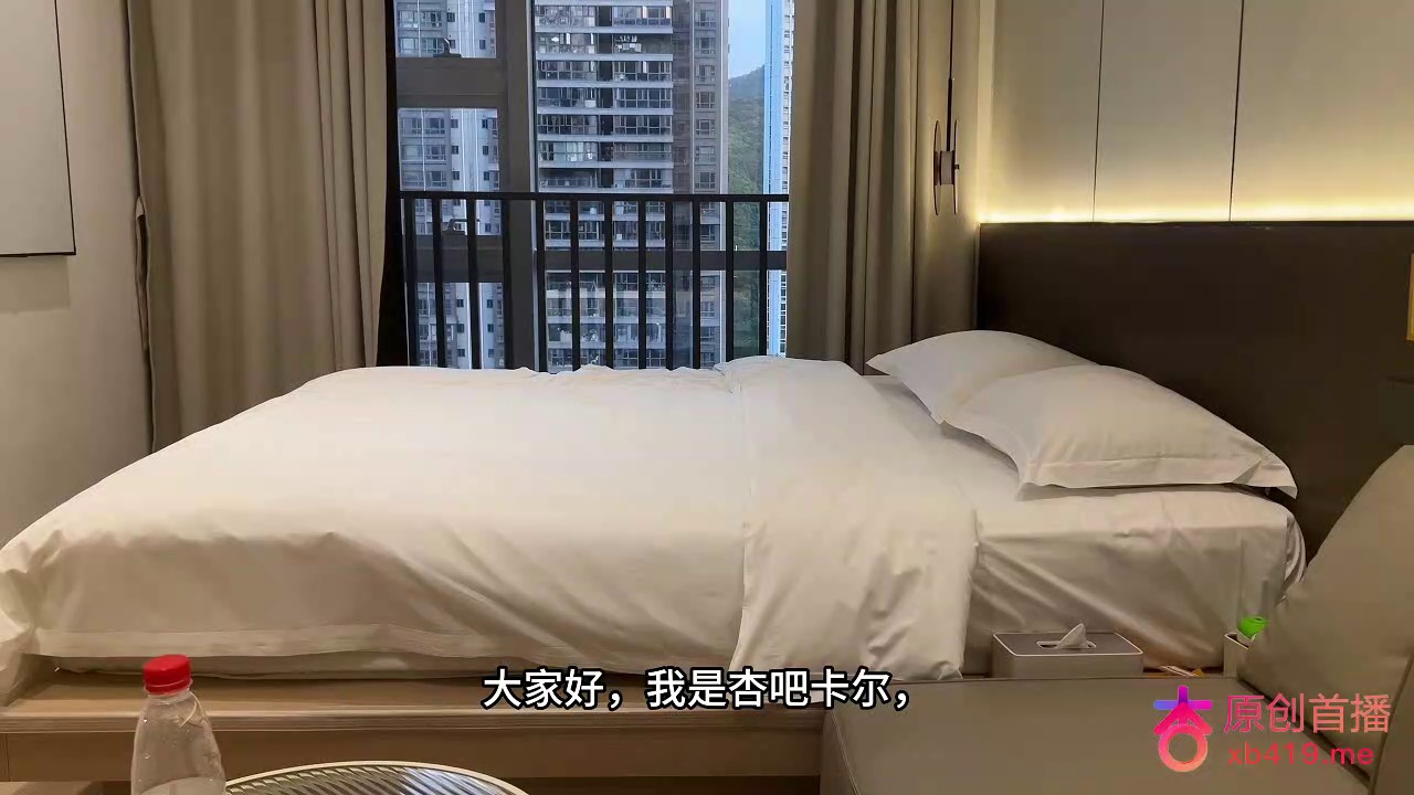 今天约的是个又软萌又有点御姐的眼镜妹子,身体柔软,皮肤白嫩,胸大腰细腿长,各种压腿干他,果然天上飞机最快地下眼镜最骚
