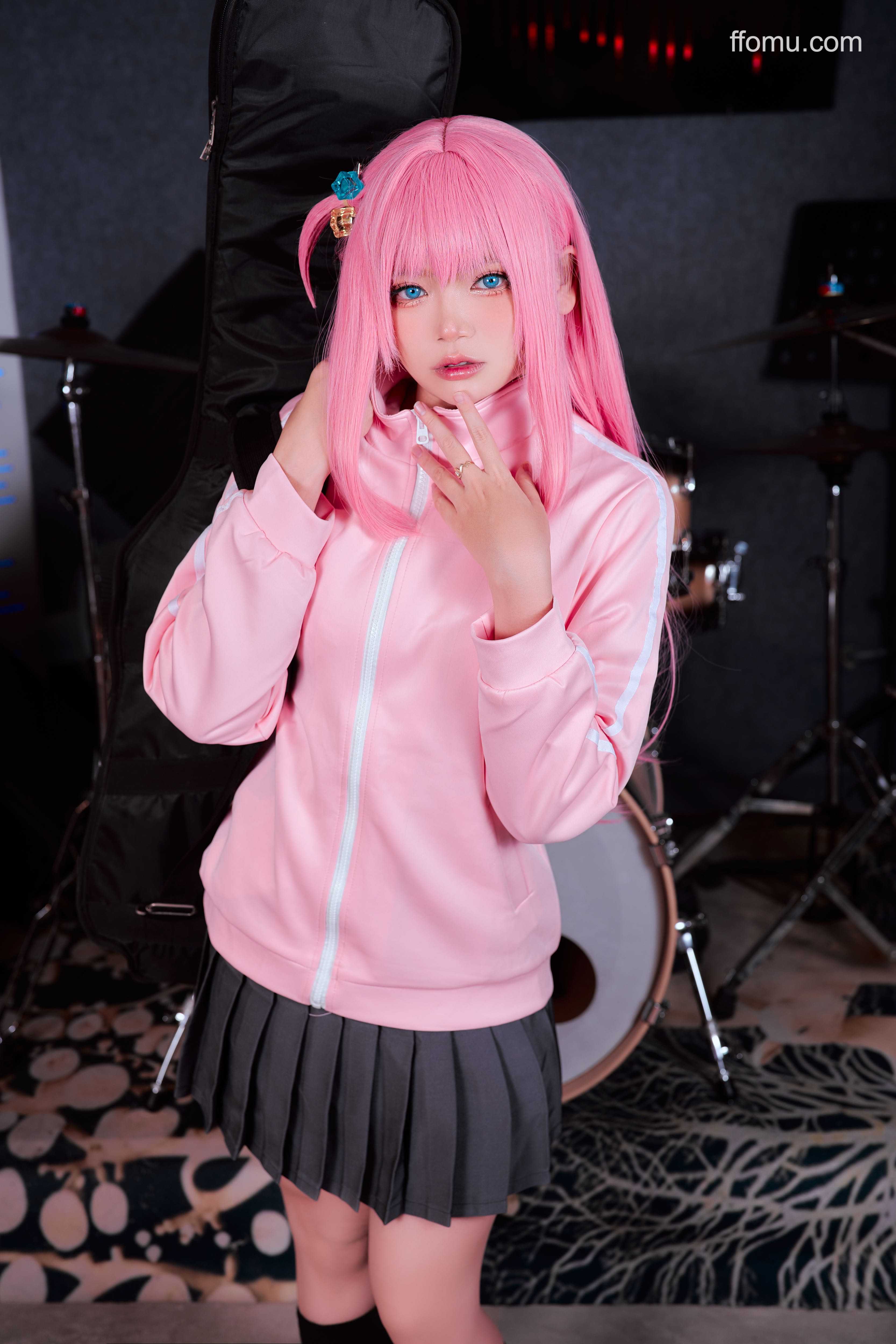 ZinieQ (ジニCosplayer) cosplay Bocchi – Bocchi The Rock