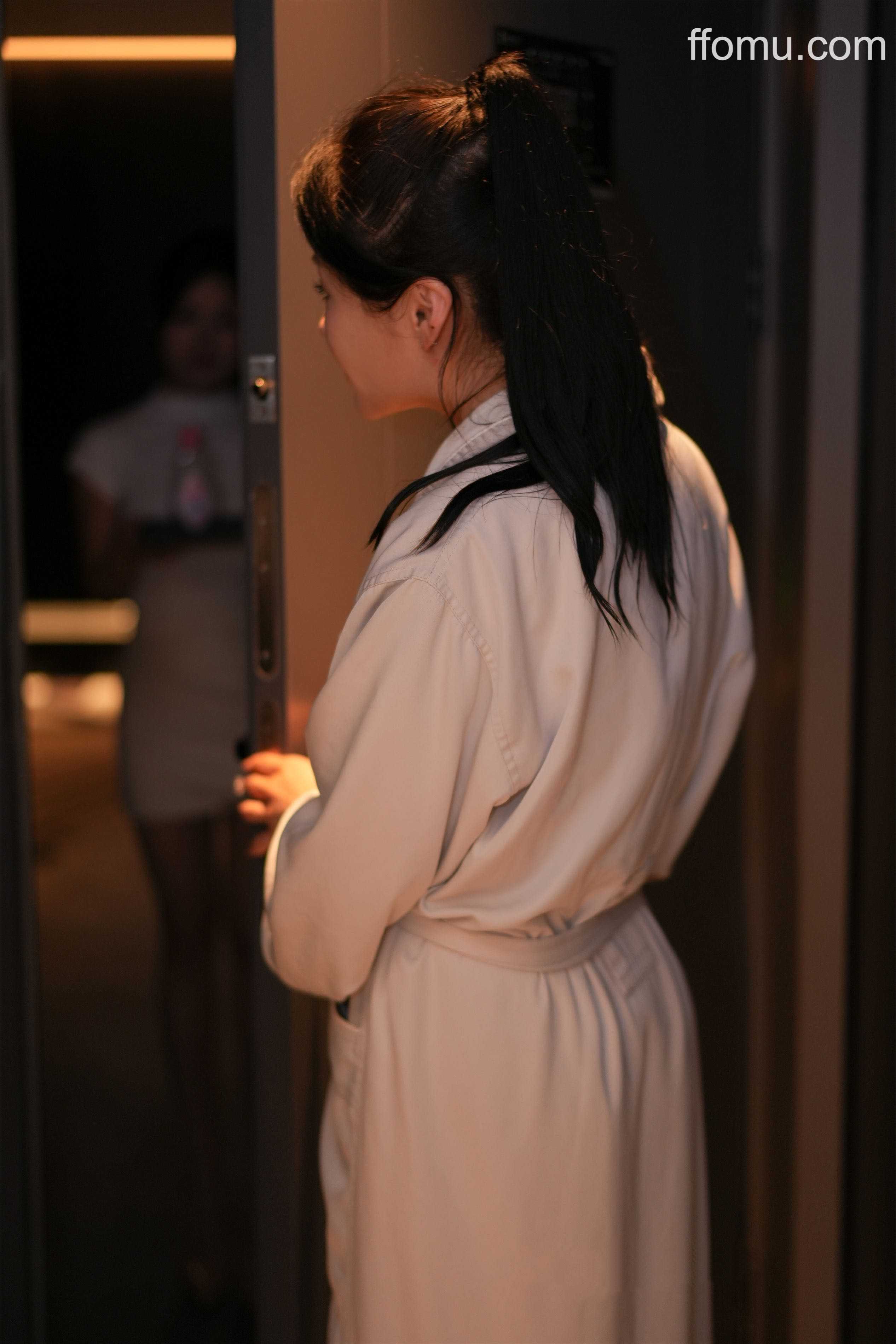 林幼一 (Lin you yi) and 谭小灵 (Tanxiaoling) – Essential Oil Massage