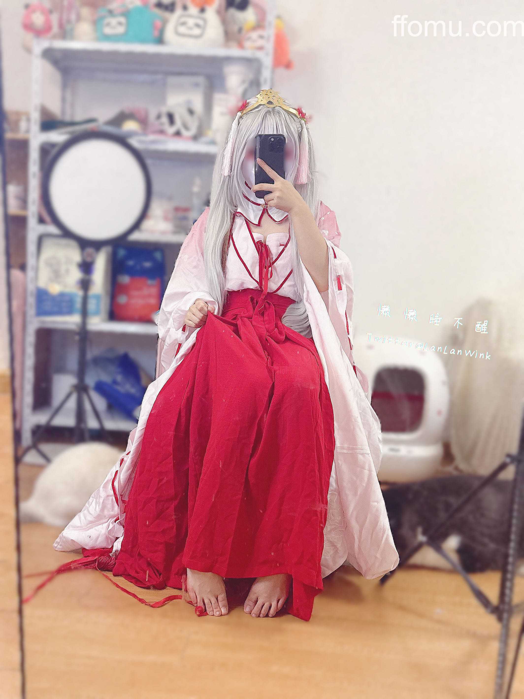 懒懒睡不醒 (LanLanWink) cosplay Tomotake Yoshino – Senren Banka