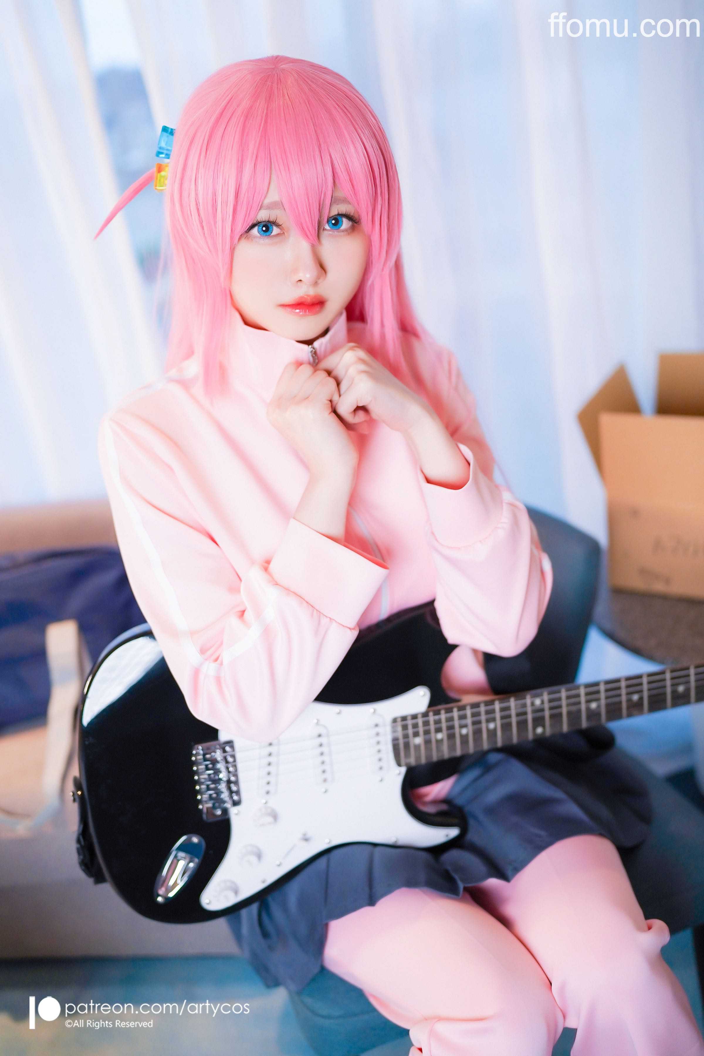 Arty Huang (Arty亚缇) cosplay Bocchi – Bocchi The Rock
