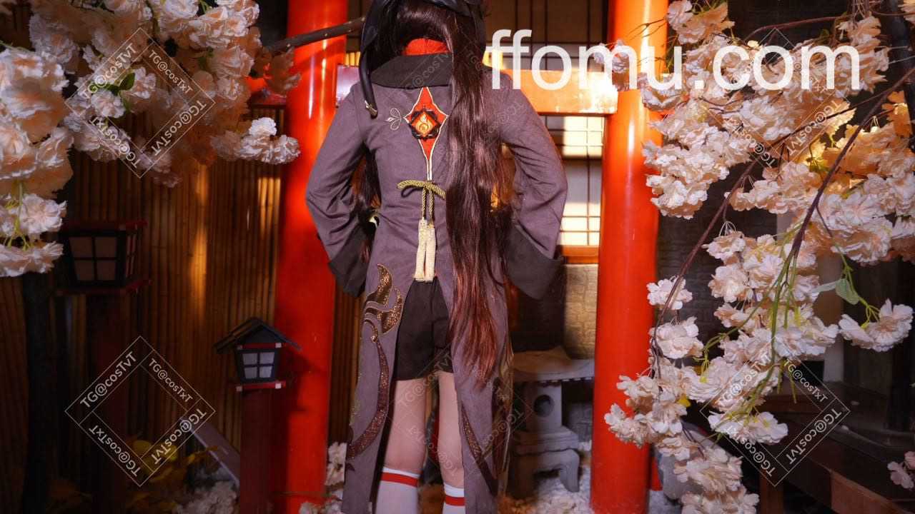 懒懒睡不醒 (LanLanWink) cosplay Hutao – Genshin Impact