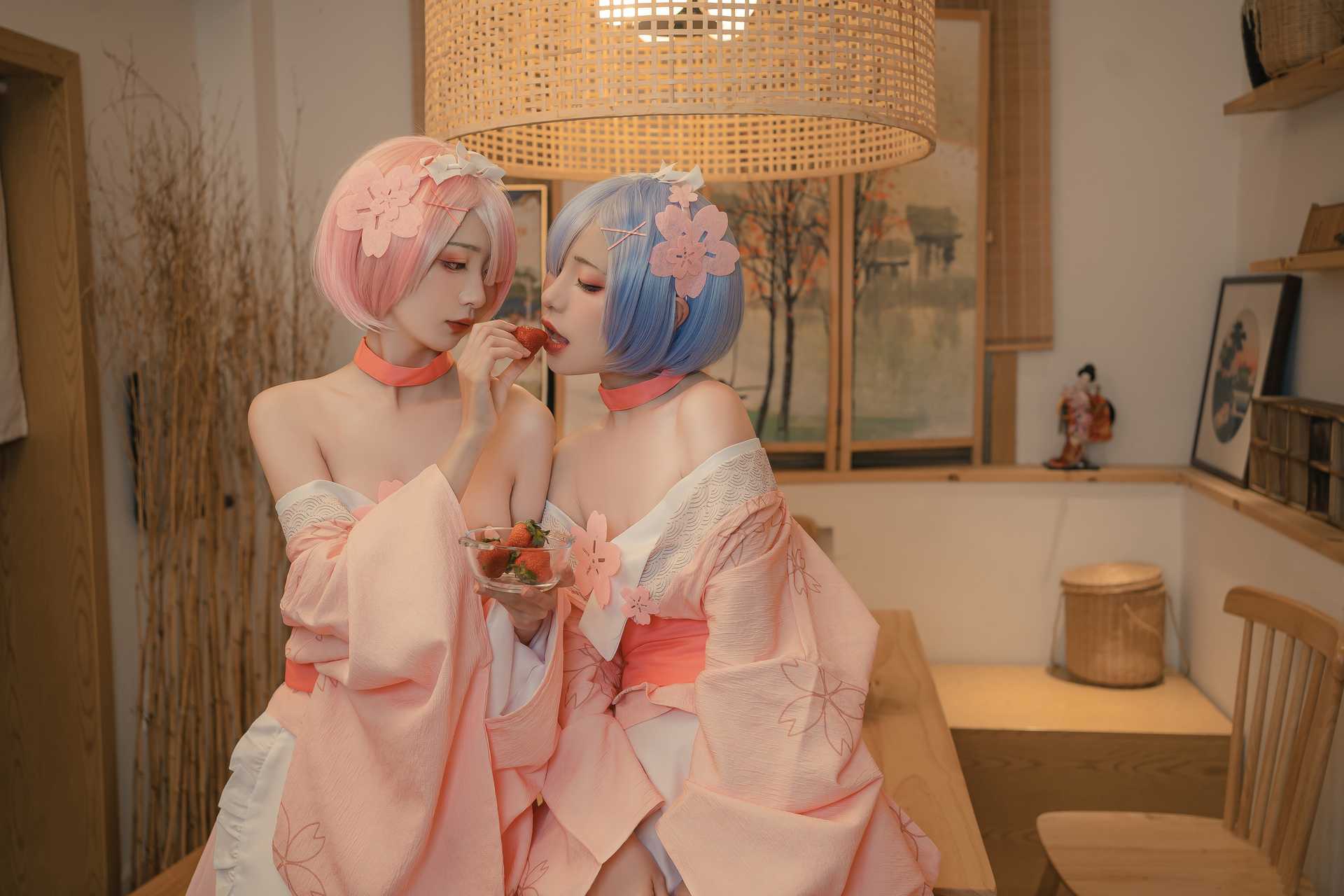 Nekokoyoshi (爆机少女喵小吉) and 金鱼Kinngyo cosplay Rem and Ram – Re:Zero – Part 2 “100 photos and 1 video”