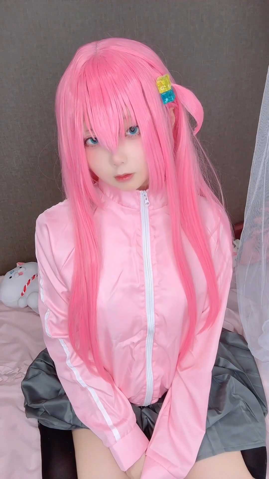 Unknown Cosplayer cosplay Bocchi – Bocchi The Rock “21 photos and 1 video”