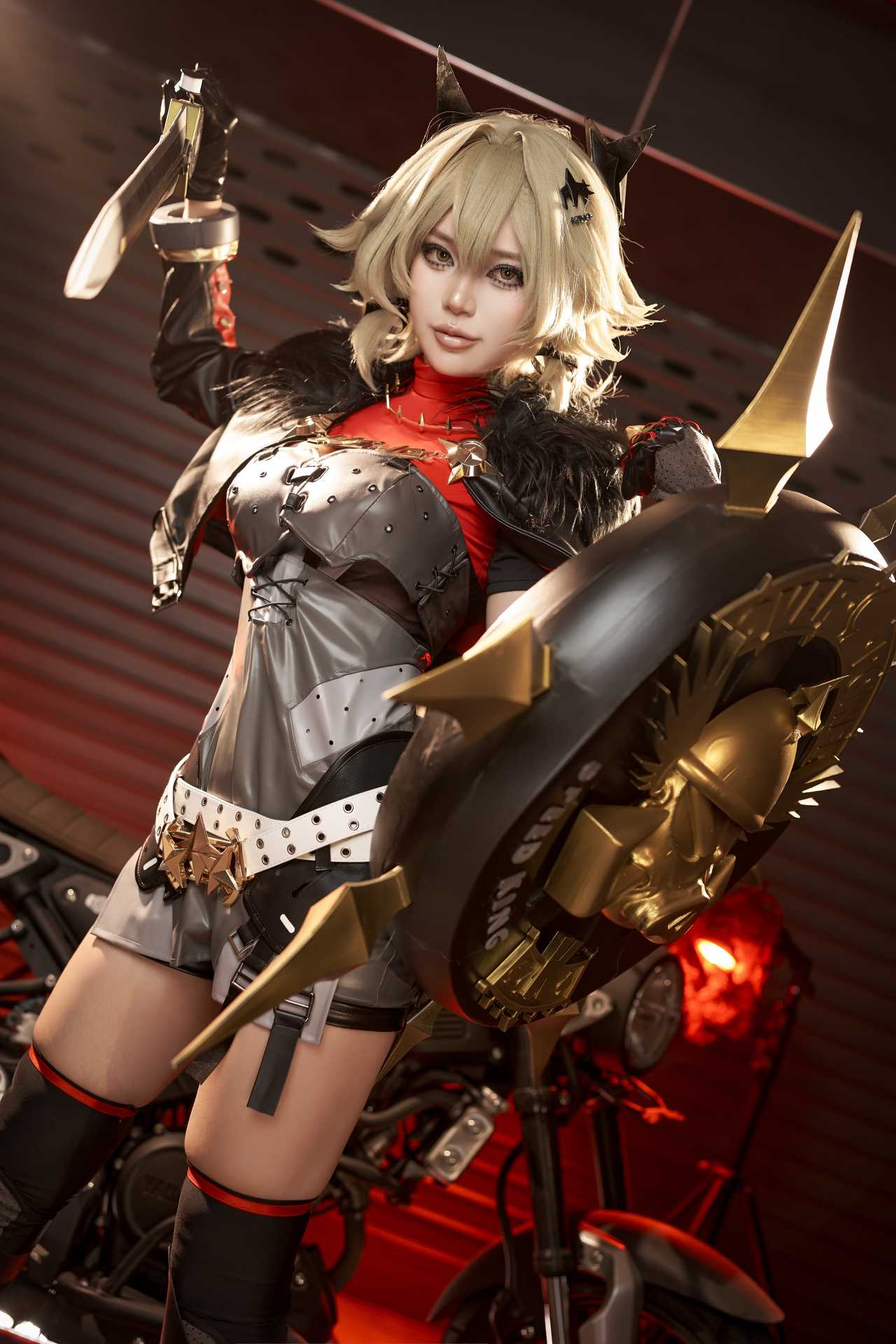 ZinieQ (ジニCosplayer) cosplay Caesar King – Zenless Zone Zero “42 photos”