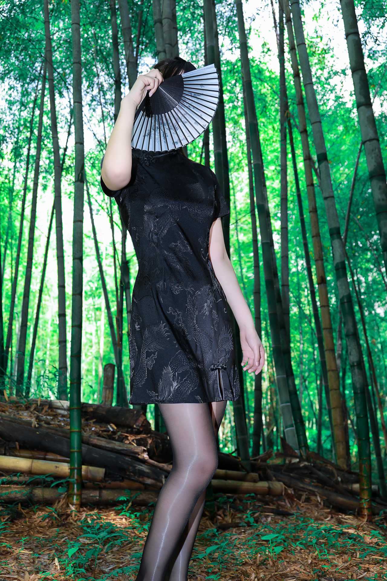 李佳 (Li Jia) – Black Cheongsam “56 photos”