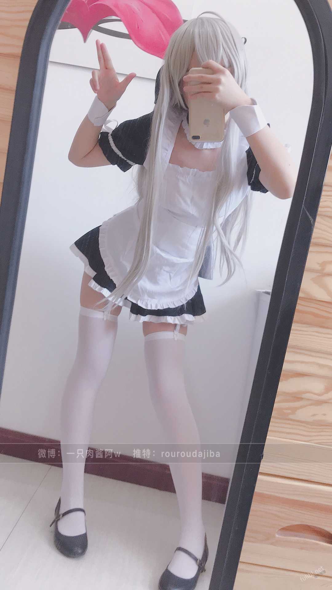 一只肉酱阿 (roujiangdajiba) – Maid “58 photos and 1 video”