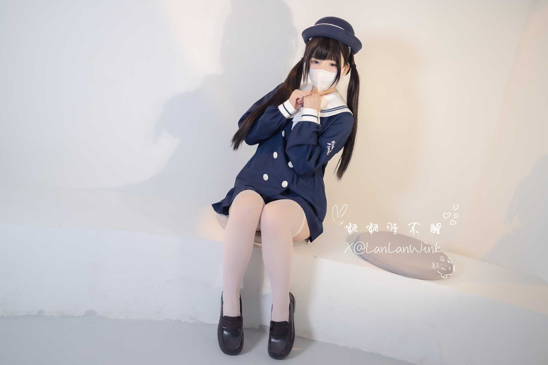 懒懒睡不醒 (LanLanWink) – School Girl “40 photos and 2 videos”