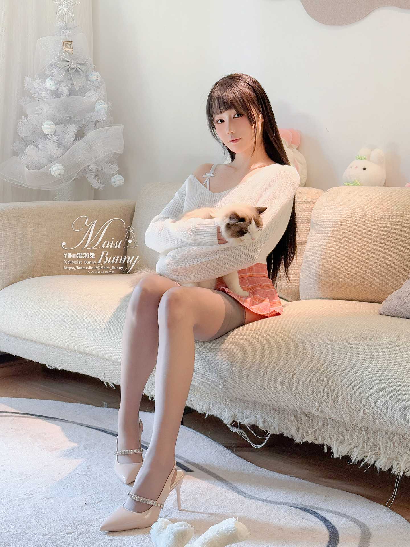 咬一口兔娘ovo (Yaokoututu) – Romantic Holiday “76 photos and 3 videos”