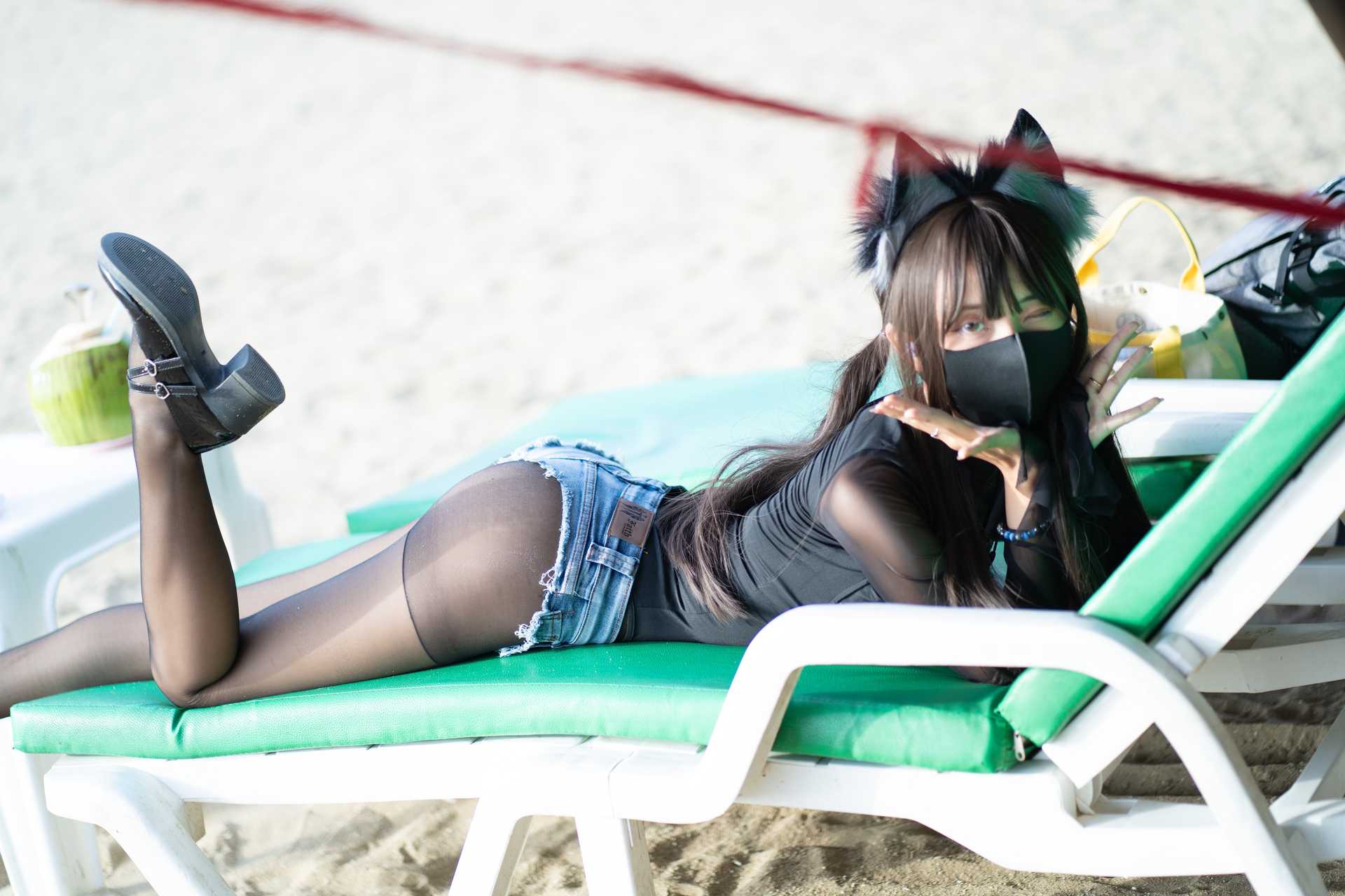 职业奶妈三水子 (Zhiye naima san shui zi) – Black Stockings Swimsuit “70 photos”