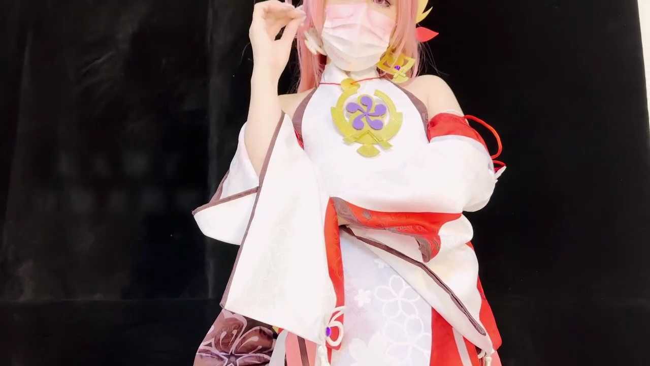 Unknown Cosplayer cosplay Yae Miko – Genshin Impact “32 photos and 1 video”