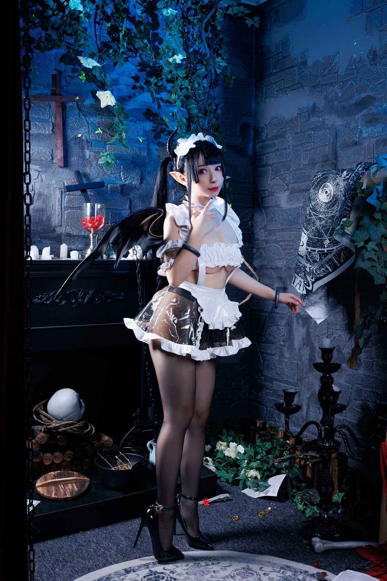 胡桃猫Kurumineko – Maid Vampire “100 photos”