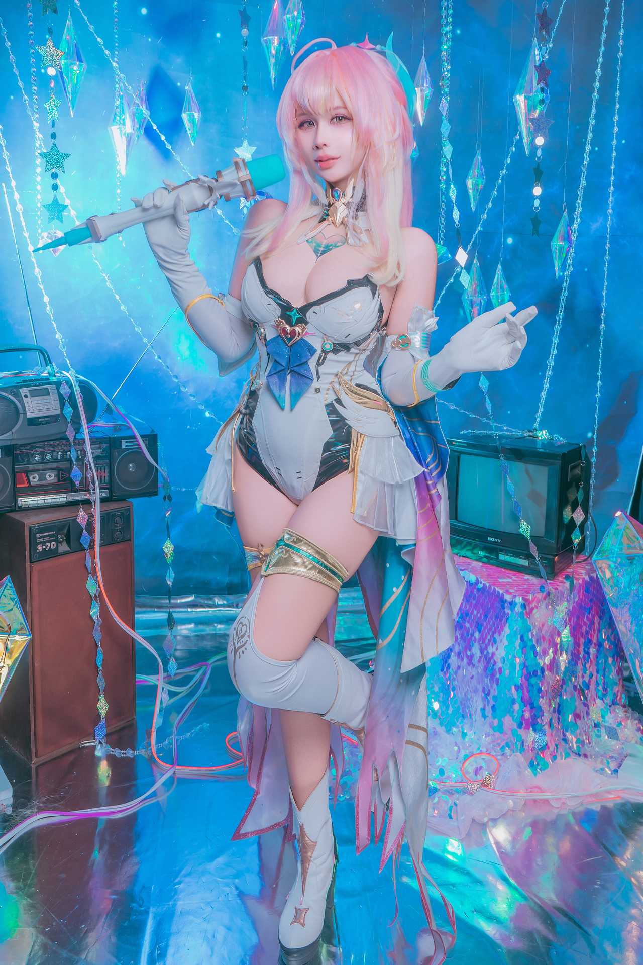 Pyoncos (ピオン) cosplay Aemeath – Wuthering Waves “88 photos and 2 videos”